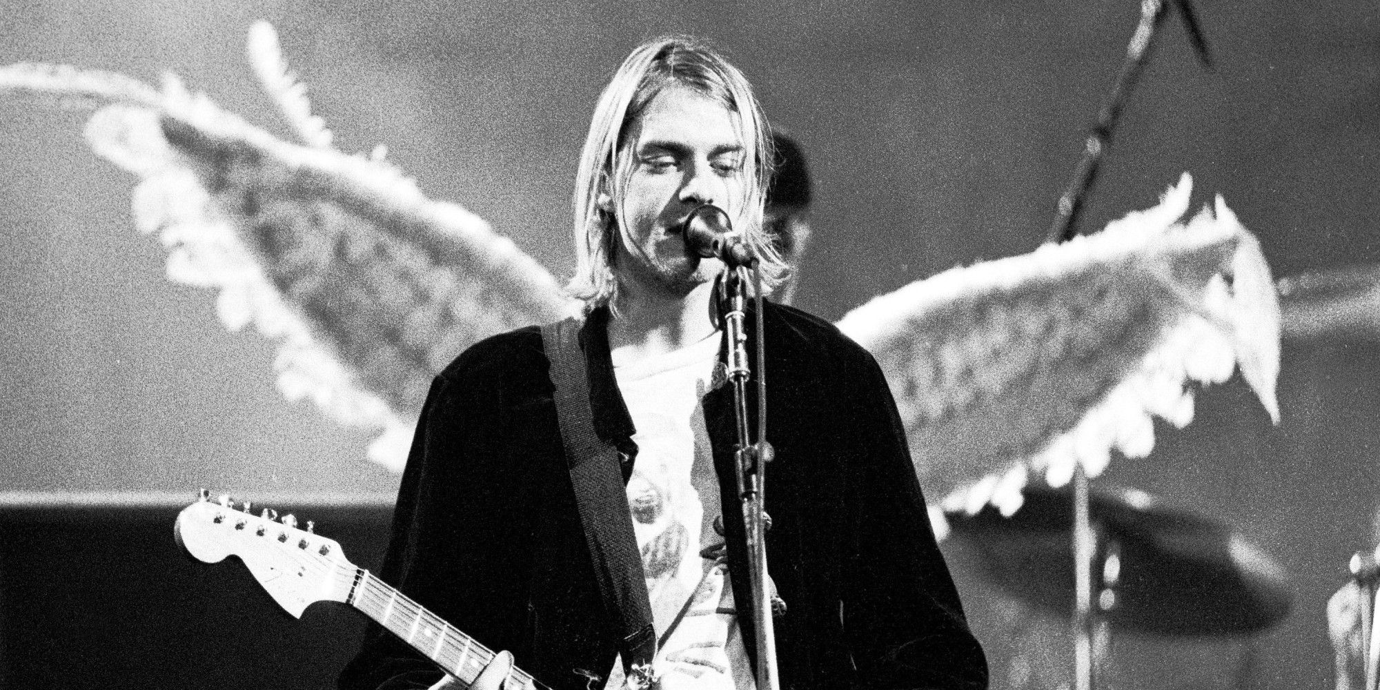 kurt cobain performing 