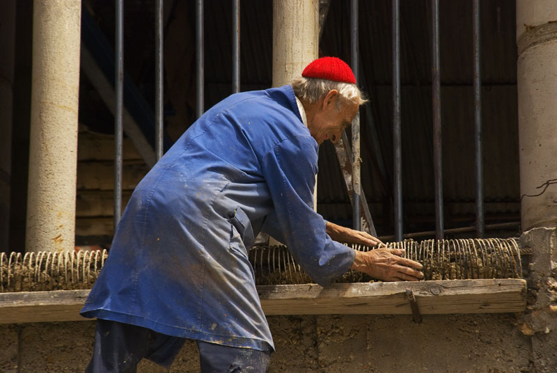 Justo Gallego building the cathedral by hand