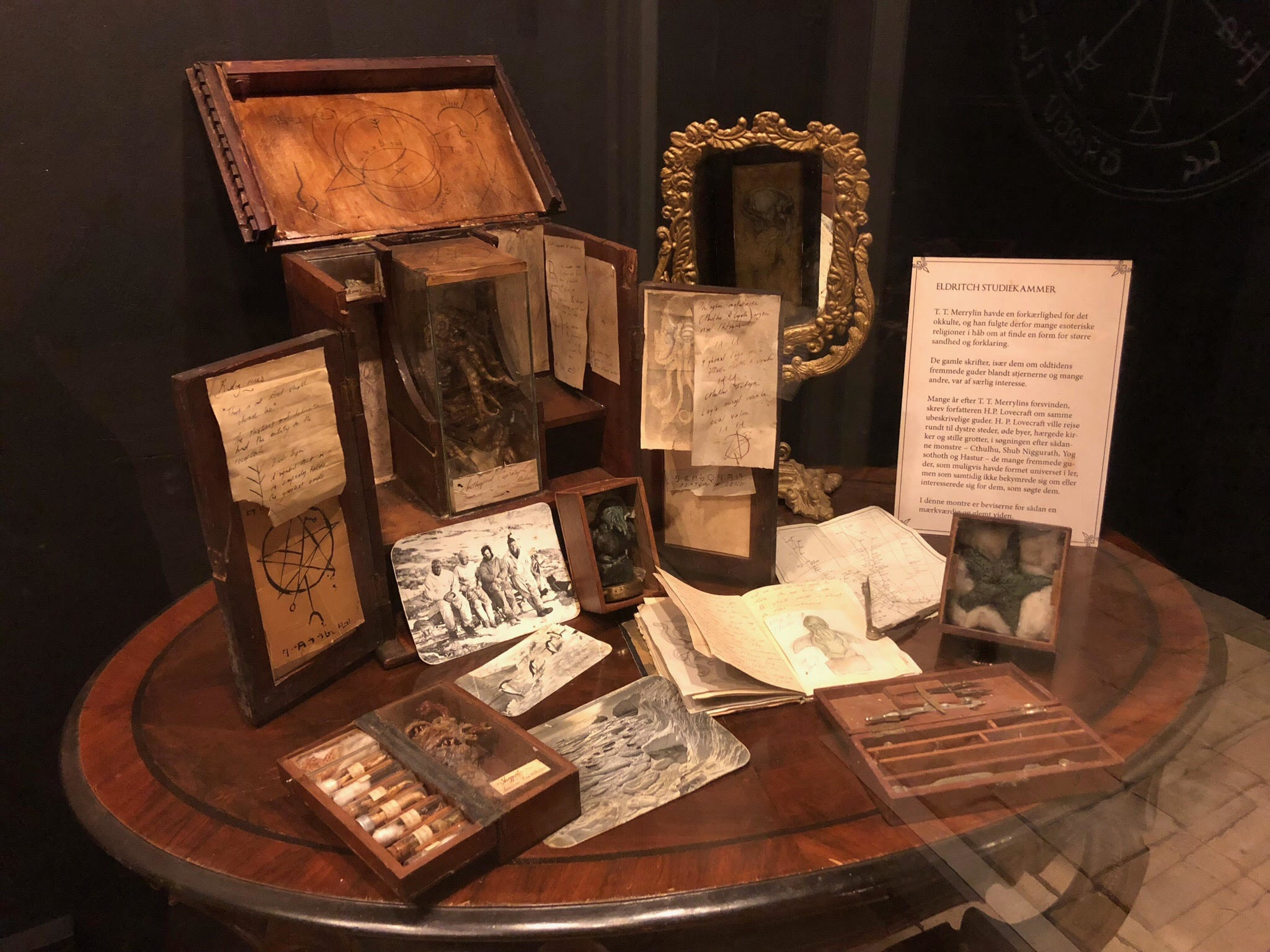 Various boxes, collectables, and mirrors on a table.