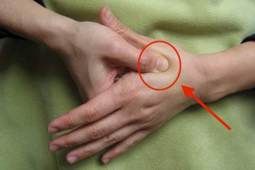 Thumb massaging area between thumb and forefinger.