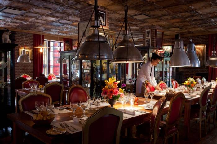 interior of restaurant el mercado