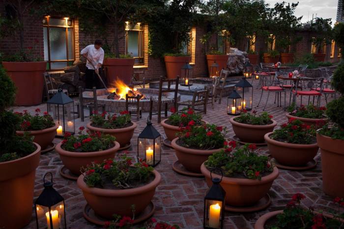 El Mercado outdoor patio