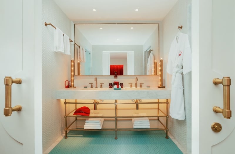 Bay View Twin Twin Restroom