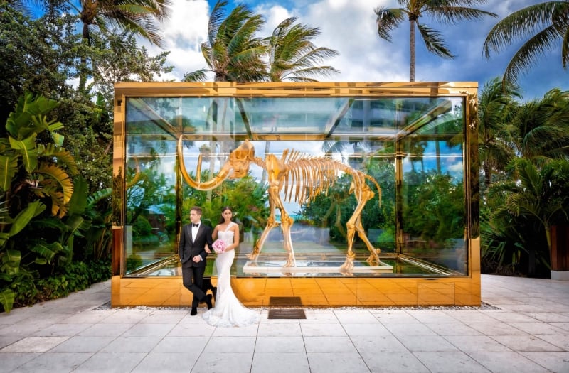 Couple infront of mammoth statue