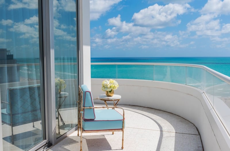 balcony hotel suite overlooking the ocean