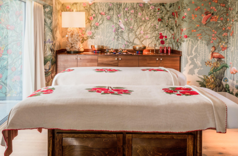 couples massage tables in spa