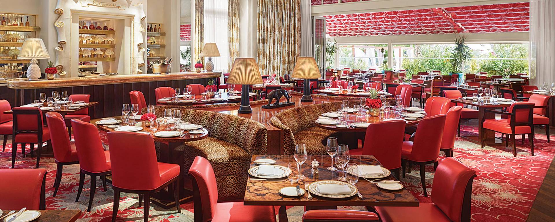 los fuegos dining area