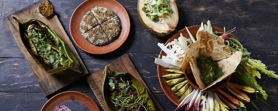 brunch dishes on wooden plates
