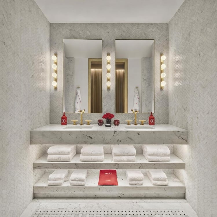 Classic One Bedroom Bathroom