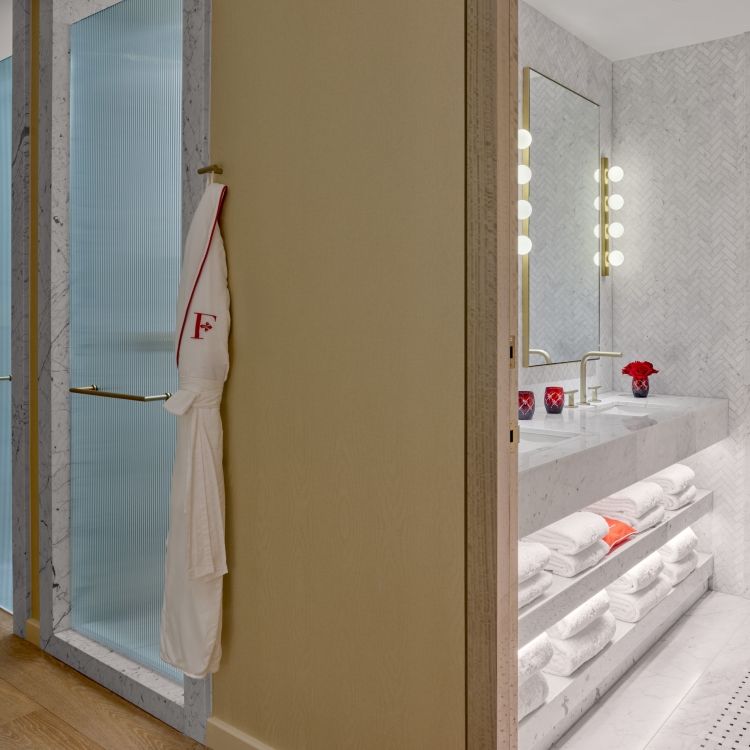 Classic King Bathroom