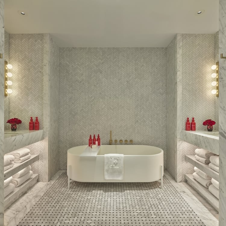 High Line Queen One-Bedroom Suite Bathroom