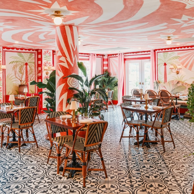 Campo interior dining room