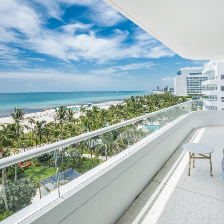 balcony hotel suite overlooking the ocean