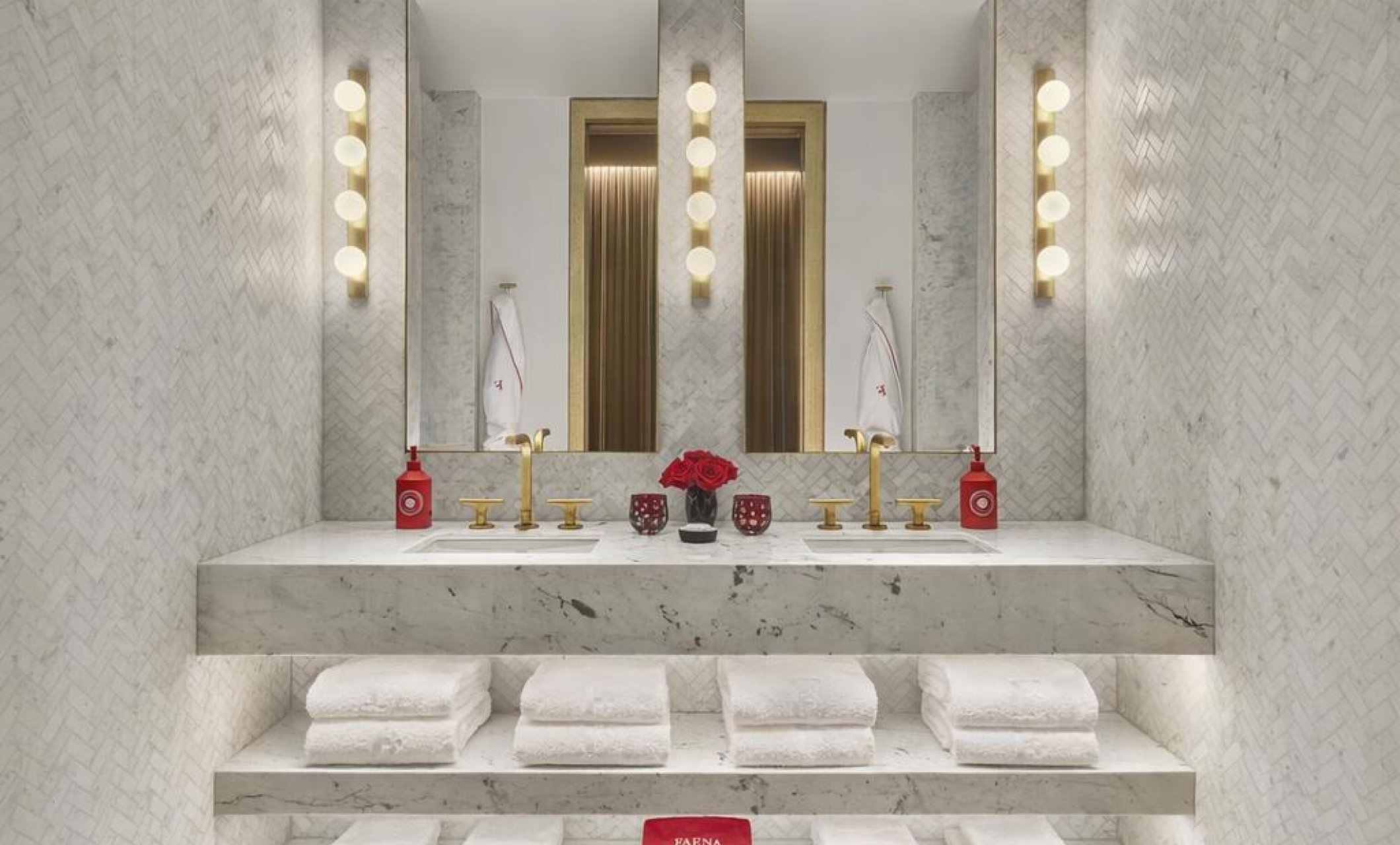 Classic One Bedroom Bathroom