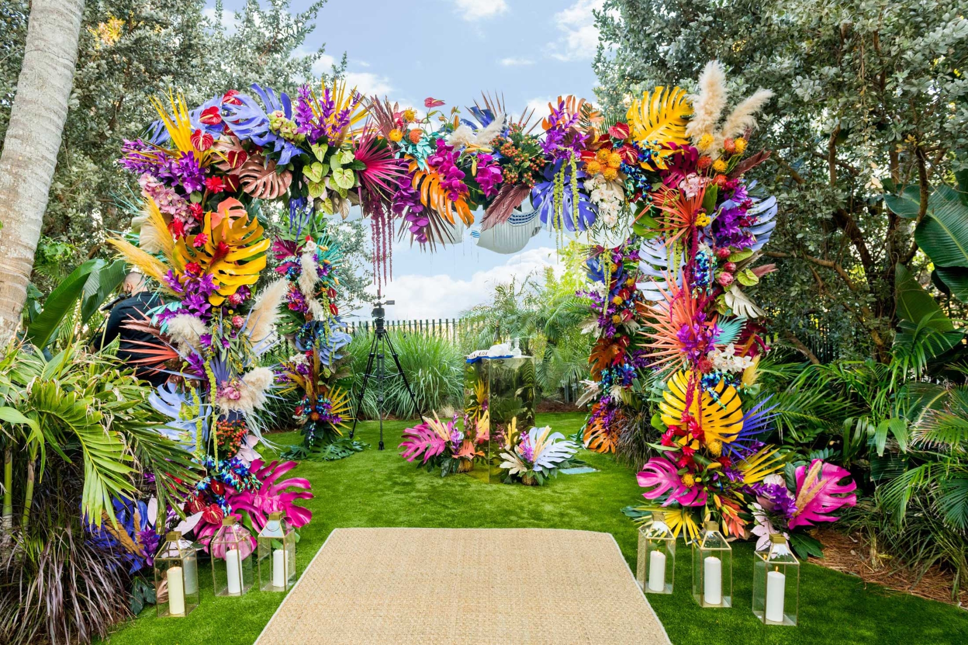 Alter archway made of colourful flowers
