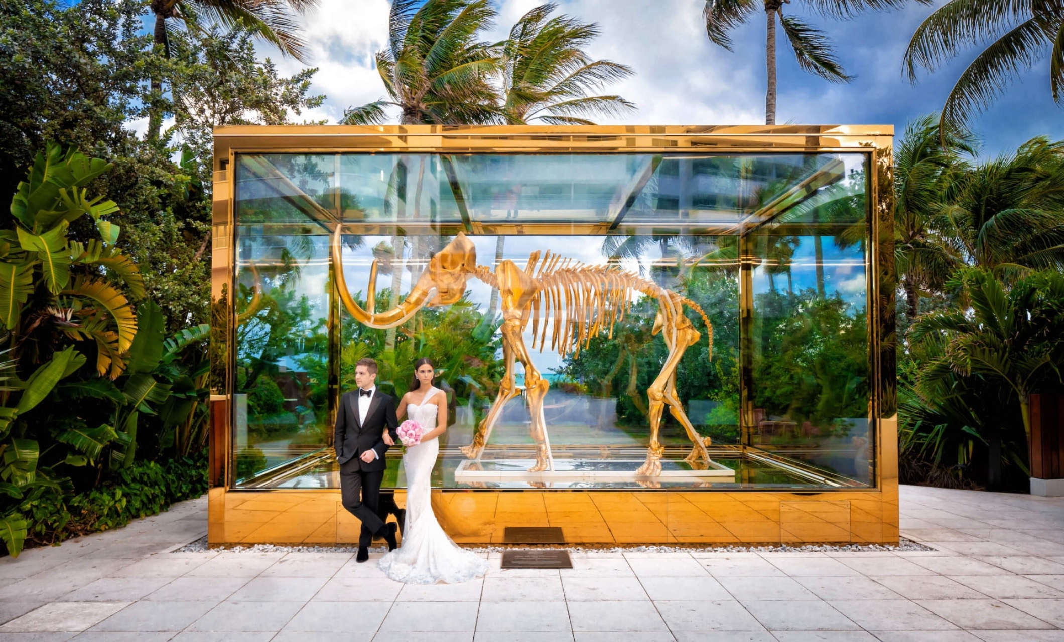 Couple infront of mammoth statue