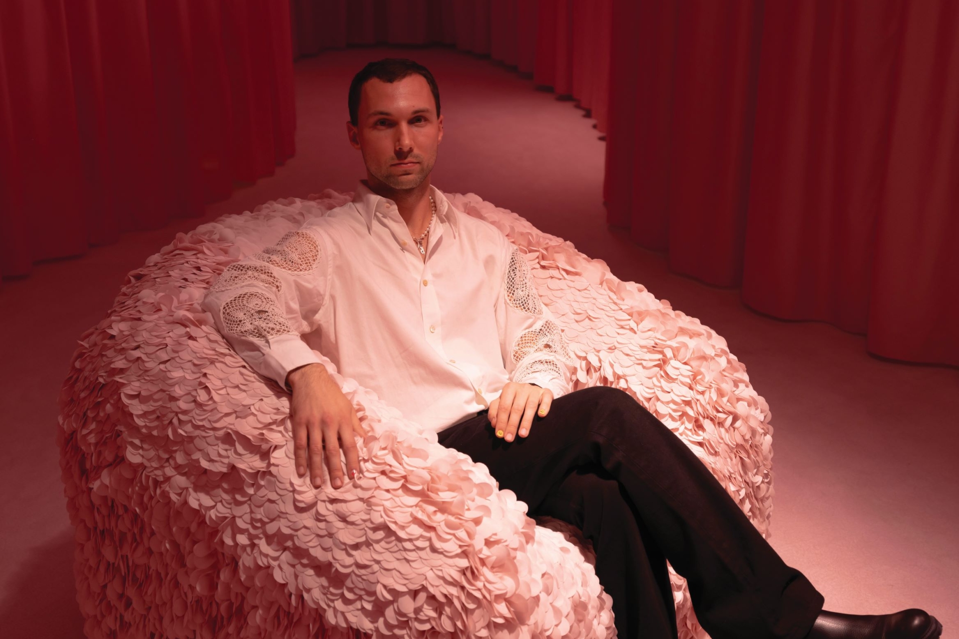 Andrés Reisinger sitting in a fluffy chair
