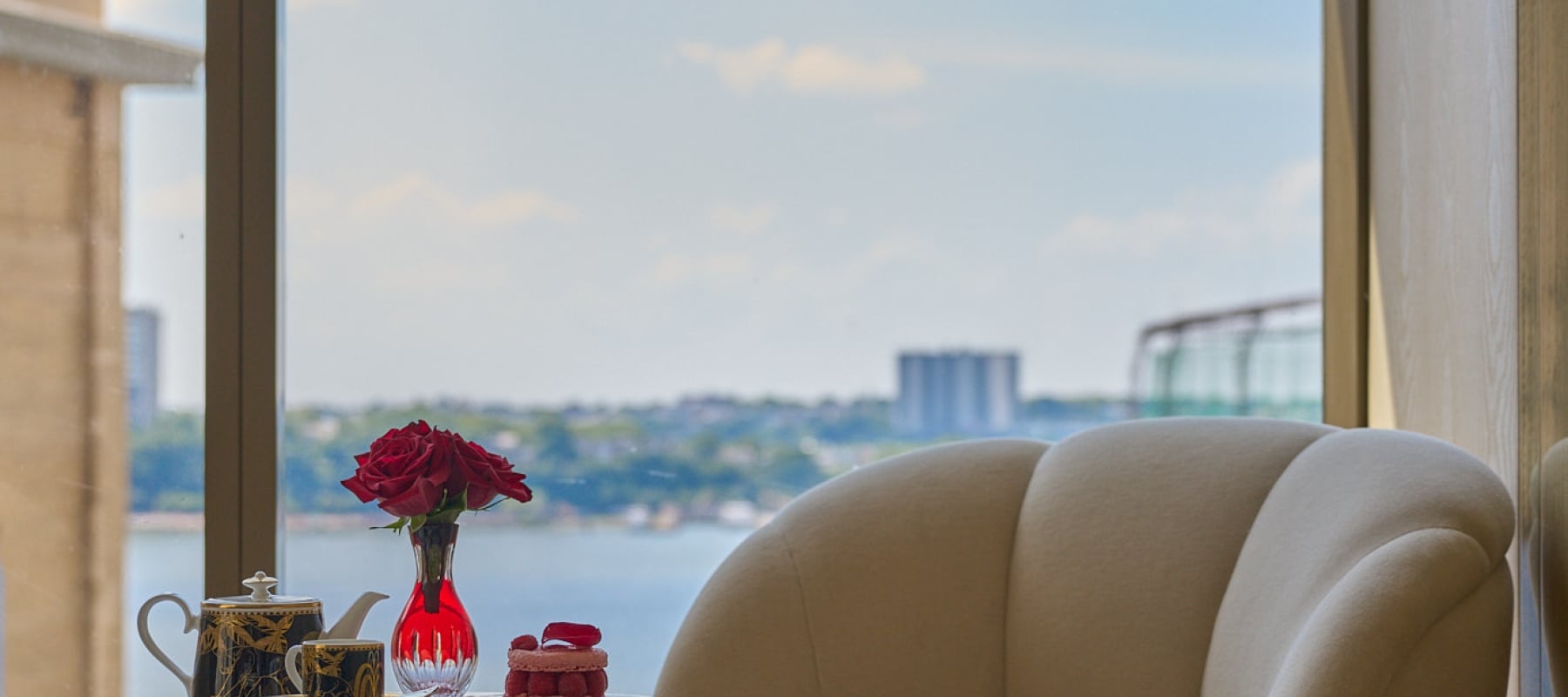 Desk Hudson Signature One Bedroom Suite by Nikolas Koenig