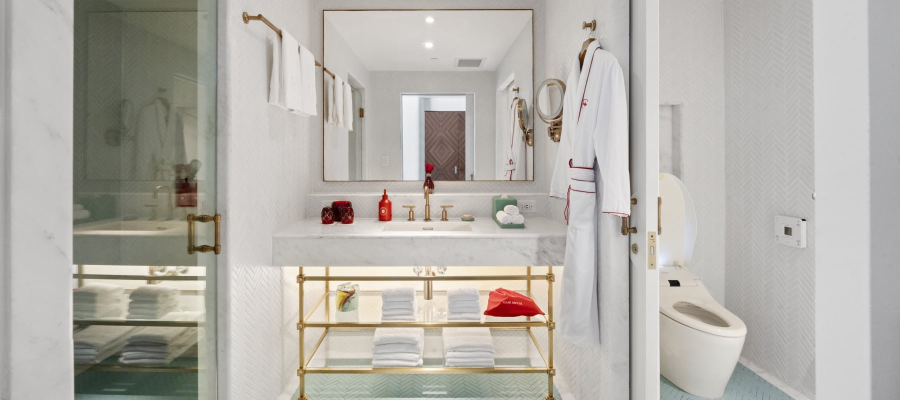 BAY VIEW ROOM BATHROOM
