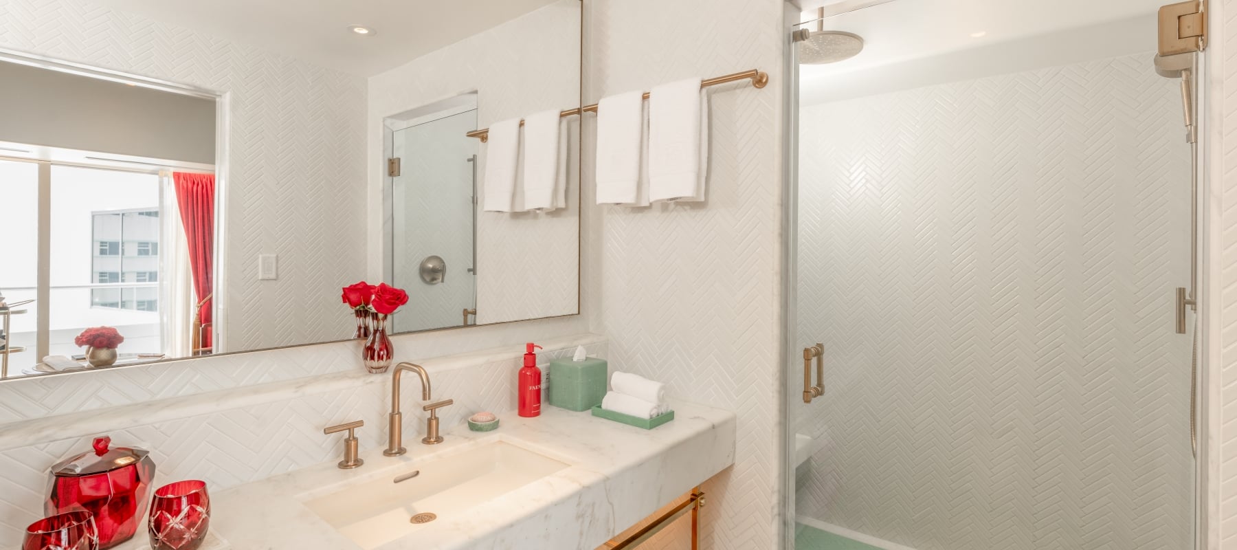 Partial Ocean View Queen/Queen Junior Suite Bathroom
