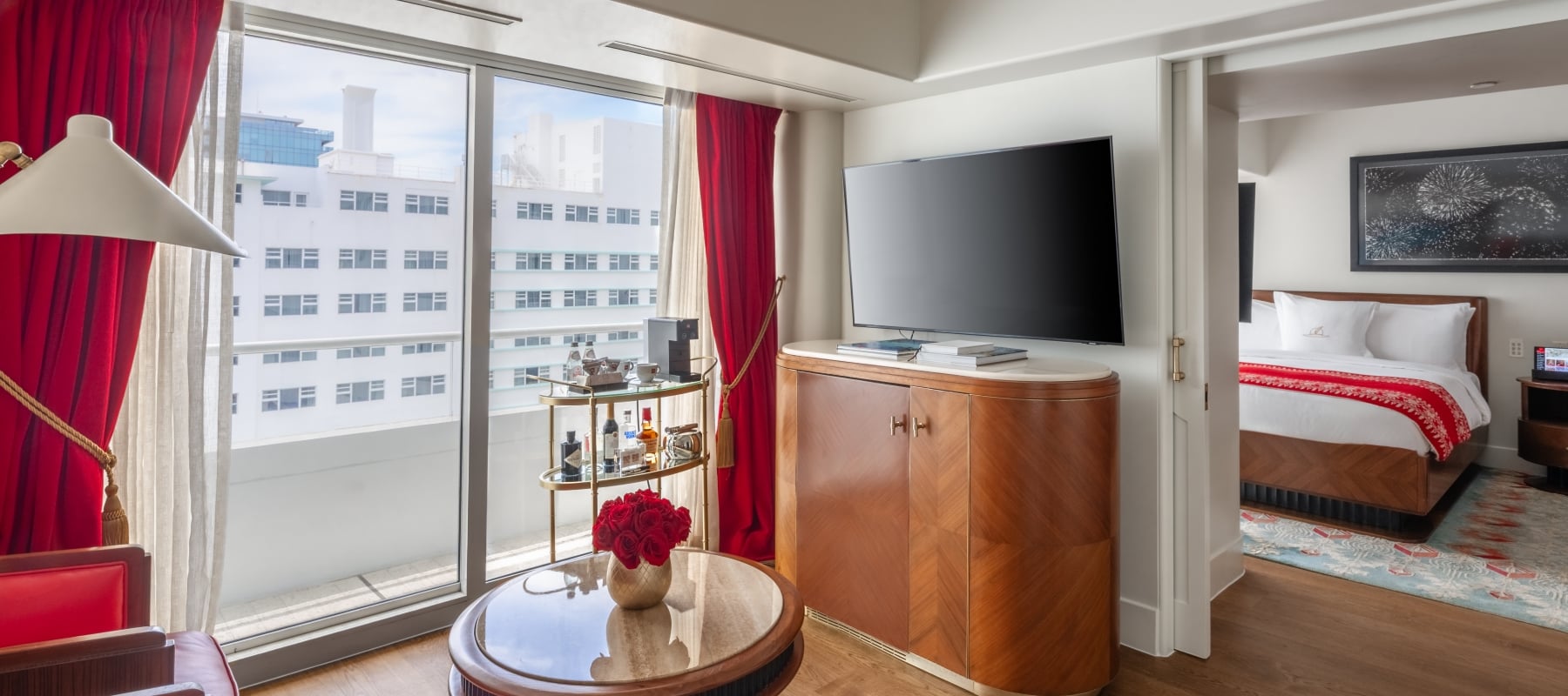 Partial Ocean View Queen/Queen Junior Suite Seating Area