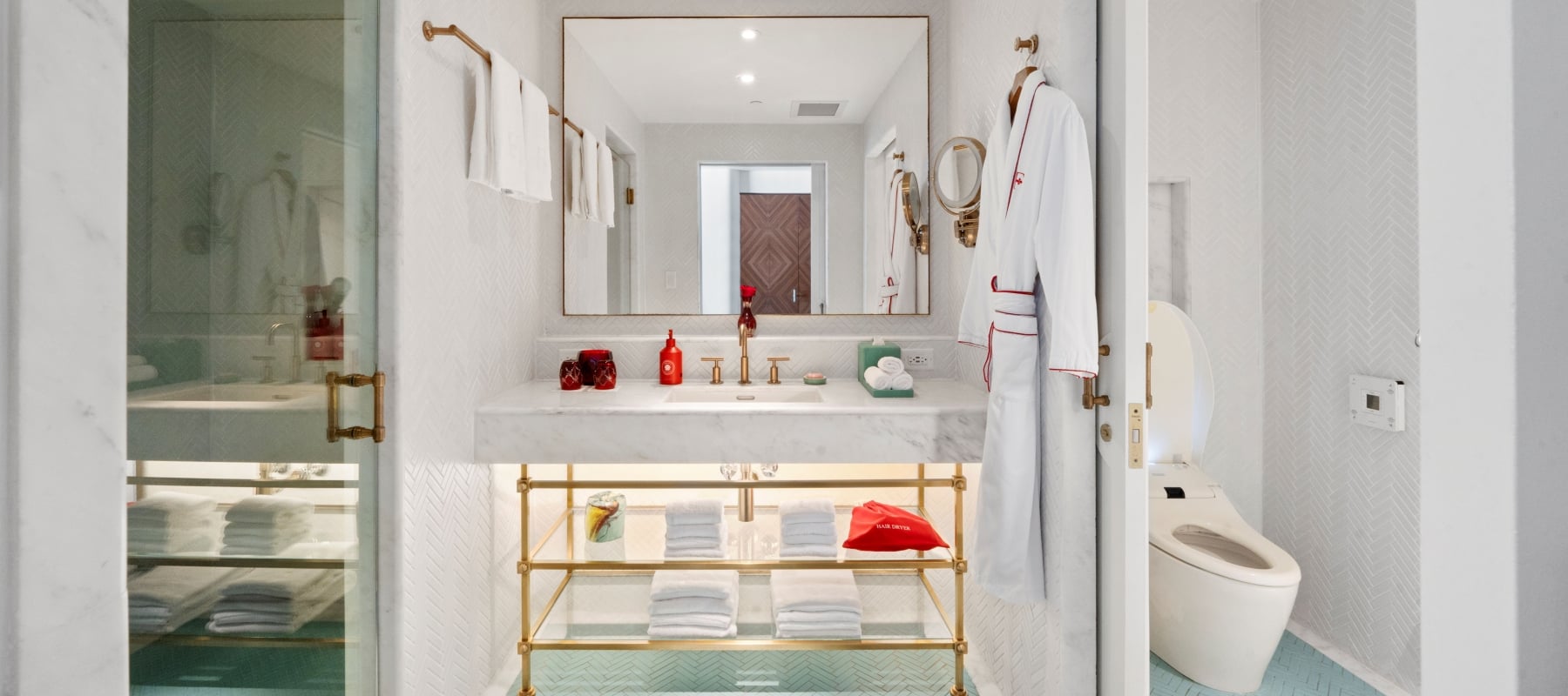 BAY VIEW ROOM BATHROOM