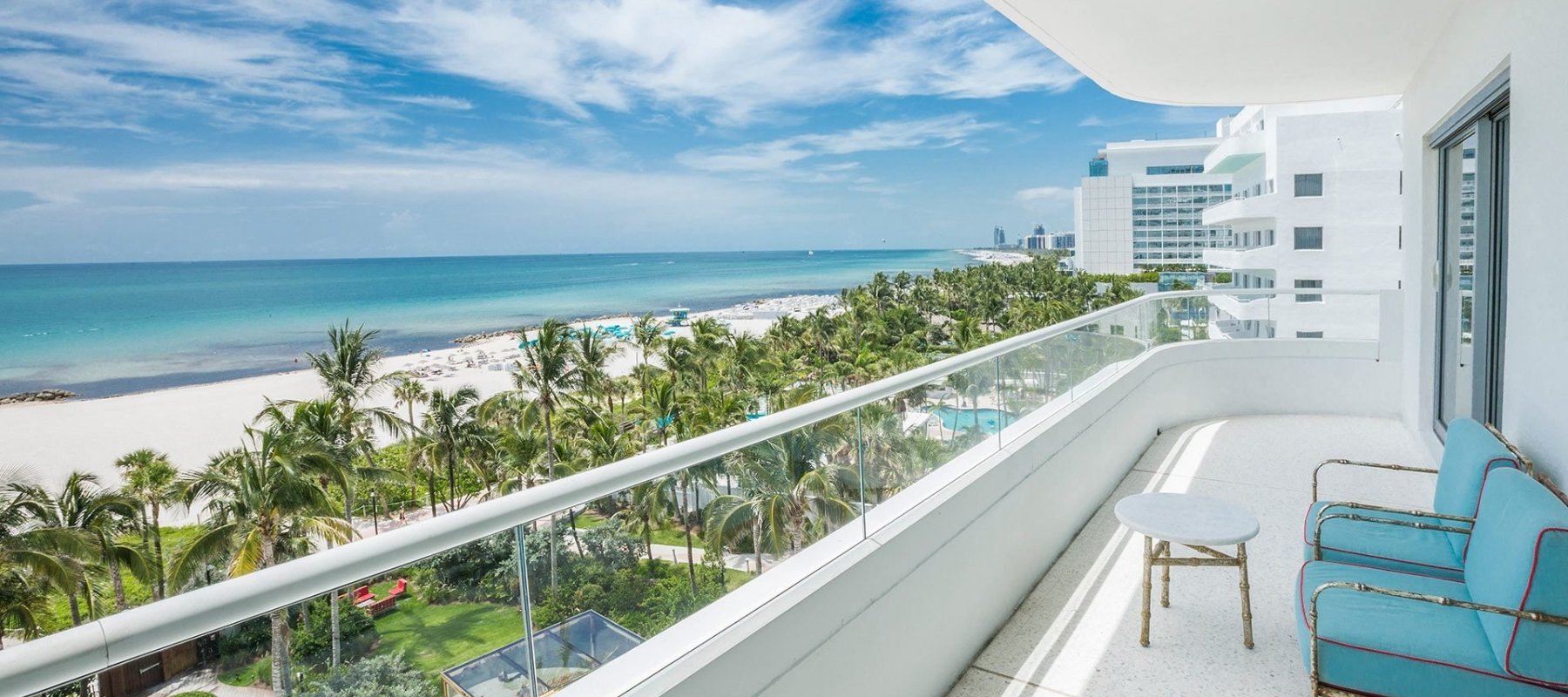 balcony hotel suite overlooking the ocean