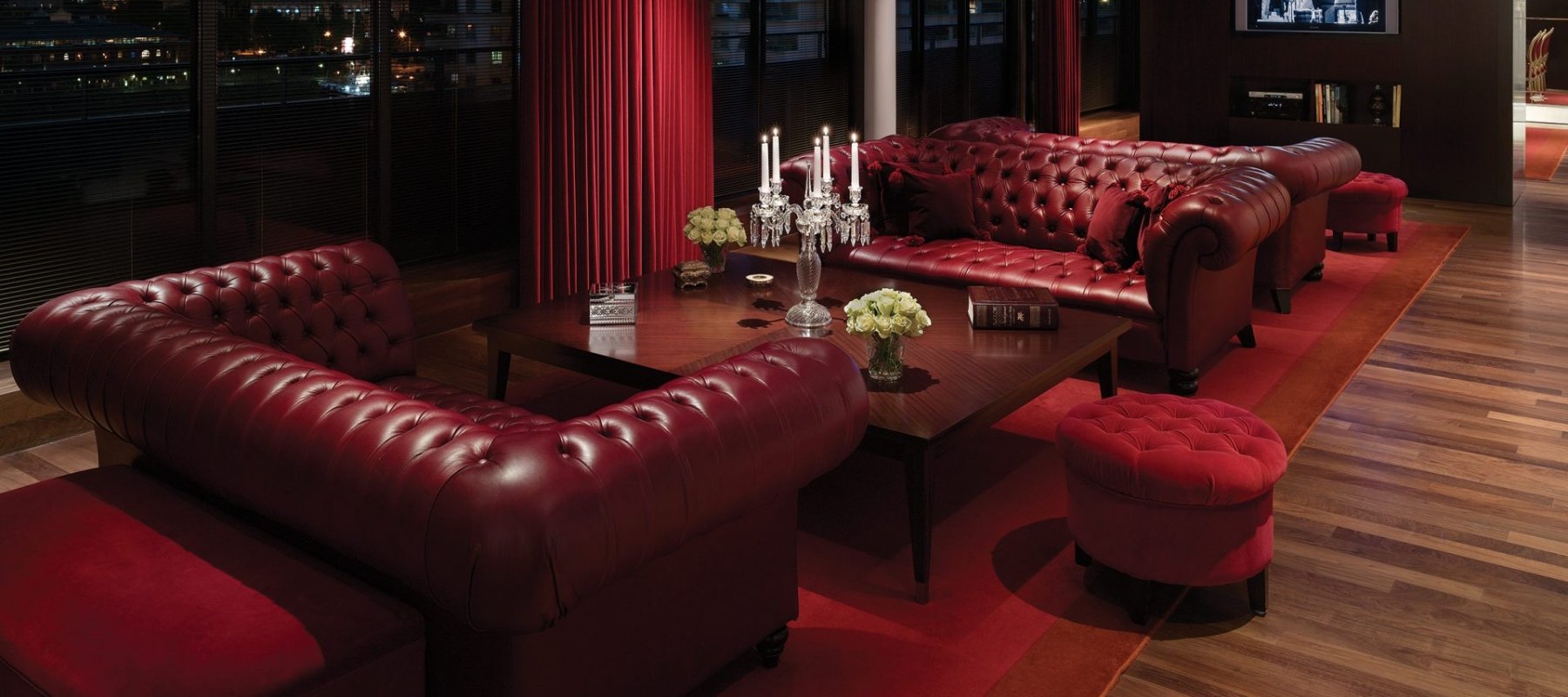 living room with leather couches in hotel suite