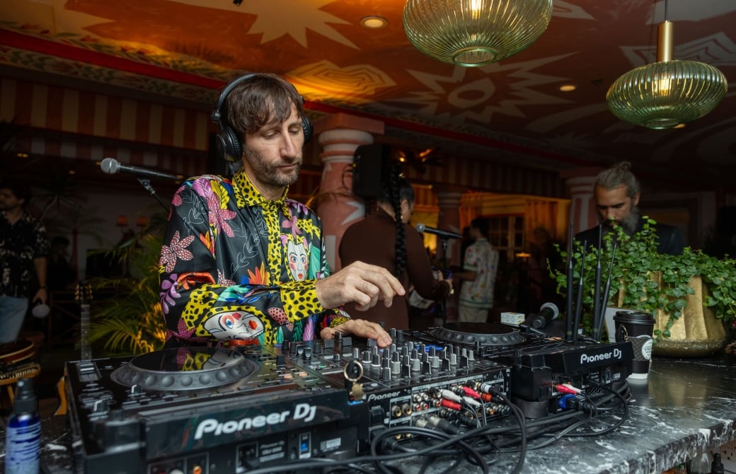 Richie Hell djing