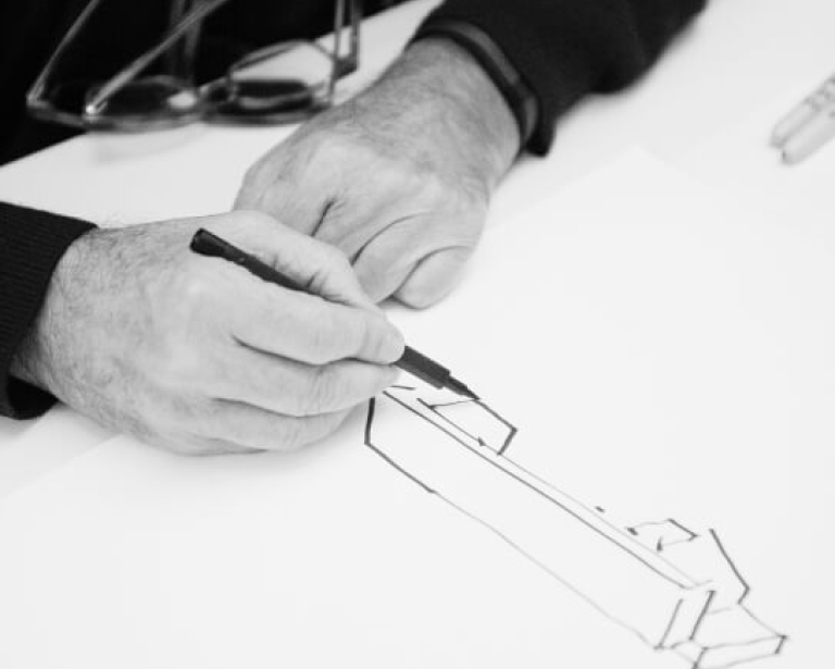 Rafael Viñoly starting a sketch