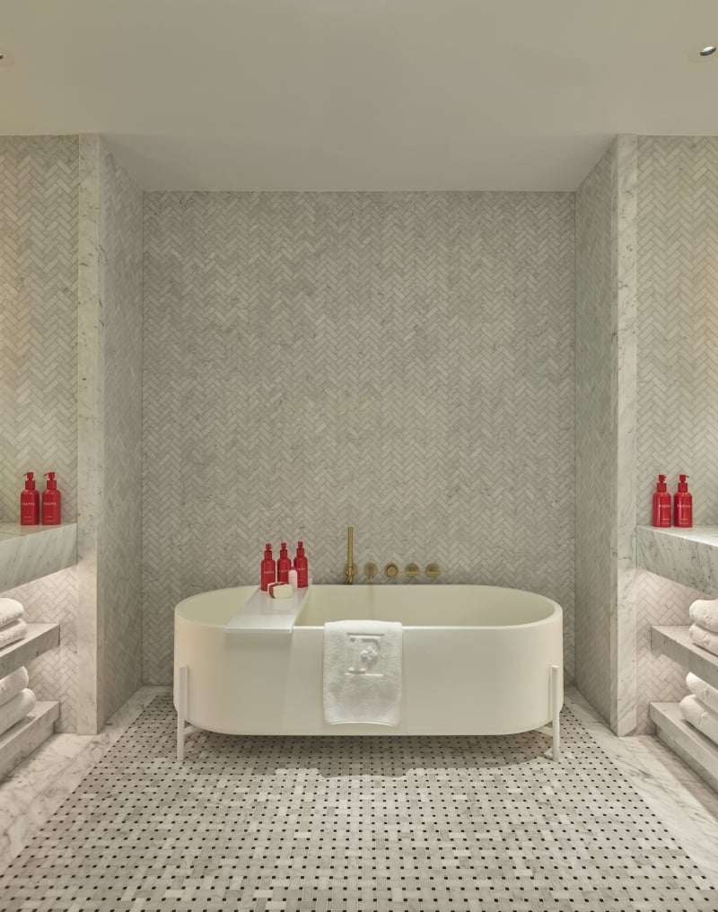 High Line Queen One-Bedroom Suite Bathroom