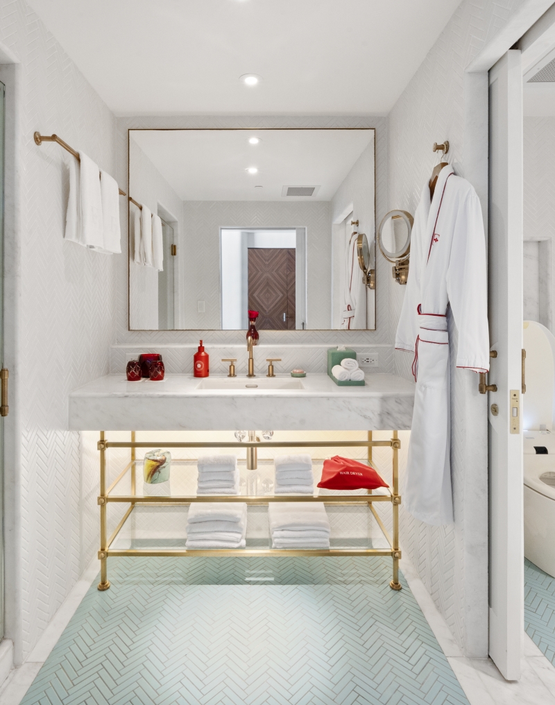 BAY VIEW ROOM BATHROOM