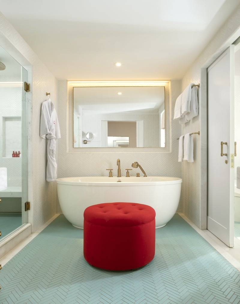 Bay View Queen Jr. Suite Bathroom