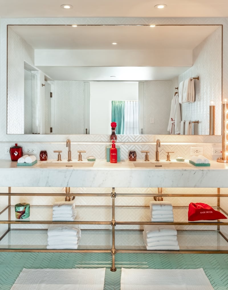Premier Oceanfront Junior Suite Bathroom