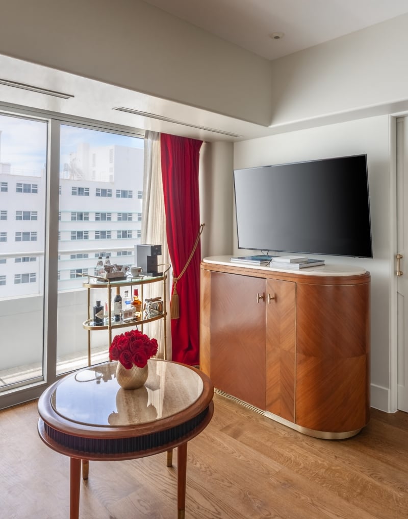 Partial Ocean View Queen/Queen Junior Suite Seating Area