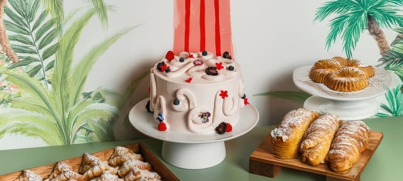 white fruit cake